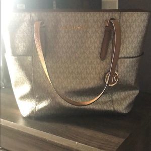 Micheal Kors Purse